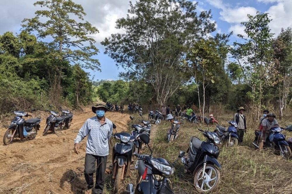 សកម្មភាពប្រជាពលរដ្ឋតវ៉ាជាមួយអាជ្ញាធរ និងអង្គការសម្ព័ន្ធមិត្តសត្វព្រៃ ក្នុងភូមិជីផាត ឃុំជីផាត ស្រុកថ្មបាំង ខេត្តកោះកុង កាលពីថ្ងៃទី២៧ ខែធ្នូ ឆ្នាំ២០២១។ រូបភាពផ្ដល់ឱ្យ