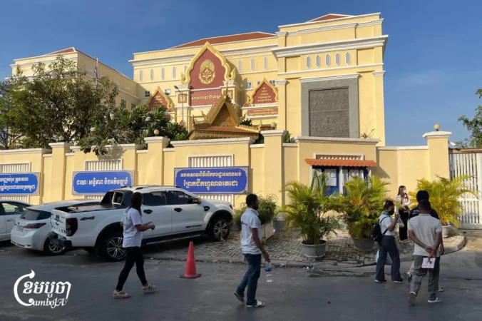 ទិដ្ឋភាពនៃបរិវេណសាលាដំបូងរាជធានីភ្នំពេញ។ រូបថតកាលពីខែកុម្ភៈ ឆ្នាំ២០២៥។ (ខេមបូចា/ព្រីង សំរាំង)